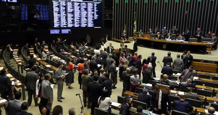 O presidente da Câmara dos Deputados, Rodrigo Maia durante aprovação de Medida Provisória sobre venda de petróleo do pré-sal.