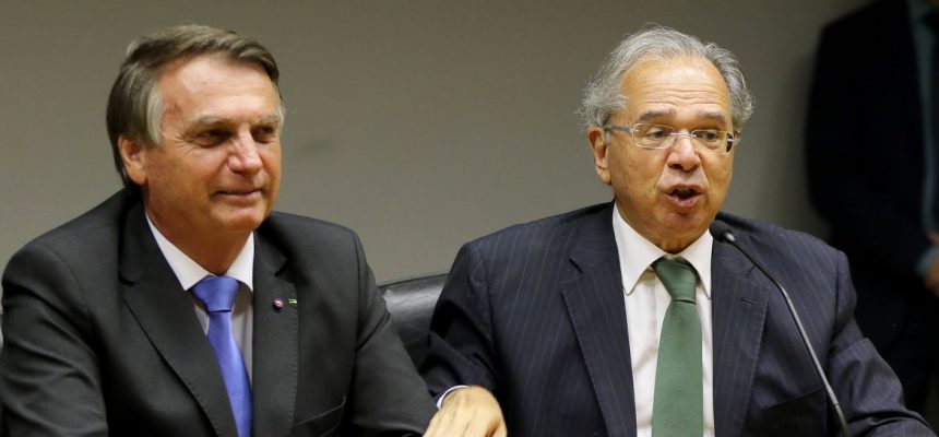 O presidente da República, Jair Bolsonaro e o ministro da economia, Paulo Guedes,fazem  declaração conjunta à imprensa no auditório do ministério da economia em Brasília