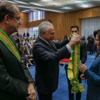 (Brasília - DF, 28/11/2018) Presidente da República, Michel Temer durante aposição da Medalha da Ordem do Mérito do Trabalho Getúlio Vargas no Grau Grã-Cruz à Procuradora Geral da República, Raquel Dodge.

Foto: Cesar Itiberê/PR