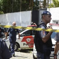 Tiroteio na Escola Estadual Professor Raul Brasil, em Suzano, a 57 quilômetros de São Paulo, deixou mortos e feridos. Segundo a Polícia Militar, dois jovens armados e encapuzados invadiram o colégio e disparam contra os alunos.