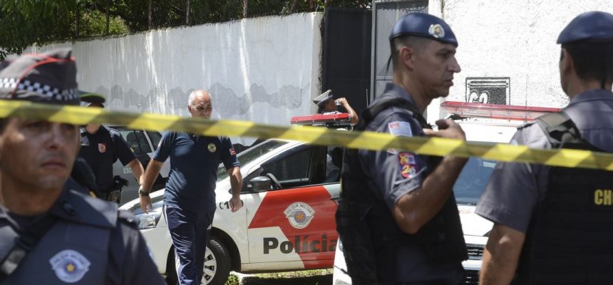 Tiroteio na Escola Estadual Professor Raul Brasil, em Suzano, a 57 quilômetros de São Paulo, deixou mortos e feridos. Segundo a Polícia Militar, dois jovens armados e encapuzados invadiram o colégio e disparam contra os alunos.