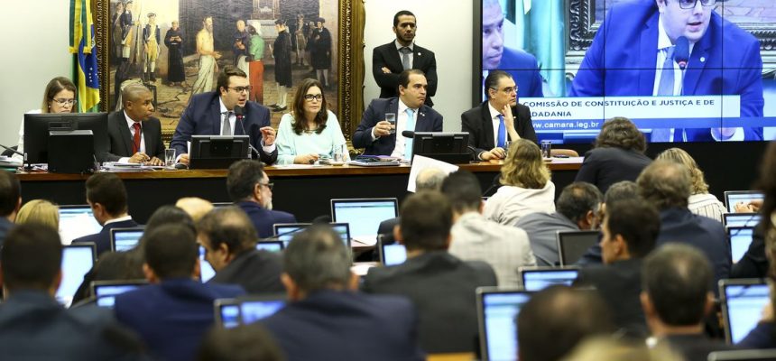 Sessão da Comissão de Constituição e Justiça e de Cidadania (CCJ) da Câmara dos Deputados para analisar e votar o parecer da proposta de emenda à Constituição da reforma da Previdência (PEC 6/19), do deputado Delegado Marcelo Freitas.