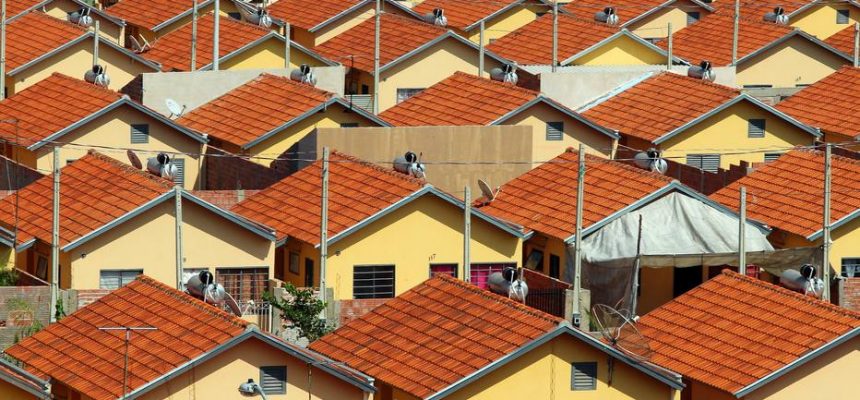 numero-de-domicilios-com-familias-morando-de-favor-cresce-7-economia-estadao