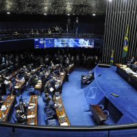 Plenário do Senado Federal durante sessão deliberativa ordinária. nnÀ mesa:nsenador Eduardo Gomes (MDB-TO); npresidente do Senado Federal, senador Davi Alcolumbre (DEM-AP); nsenador Roberto Rocha (PSDB-MA); nsenador Veneziano Vital do Rêgo (PSB-PB).nnFoto: Roque de Sá/Agência Senado