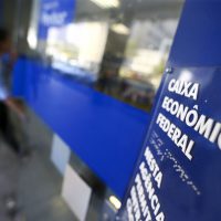 Caixa Econômica Federal inicia hoje (13) a liberação do saque de até R$ 500 em contas do Fundo de Garantia do Tempo de Serviço (FGTS).