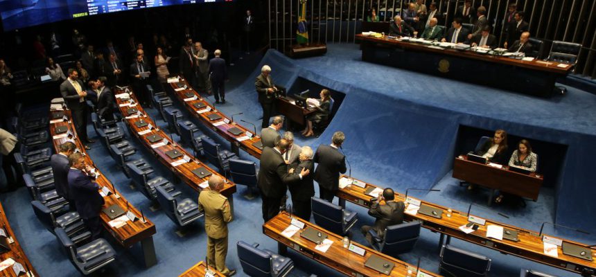 Presidente do Senado, Davi Alcolumbre, preside sessão de votação do PL 1645/19 que trata da reestruturação da carreira e aposentadoria dos militares.