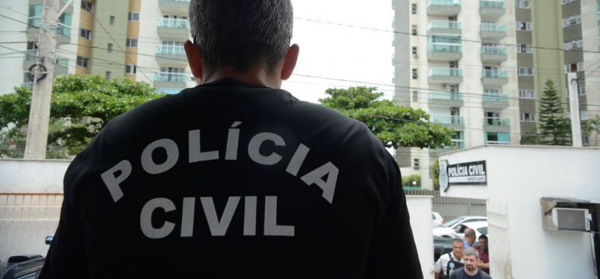 Vitória/ES - Polícia Civil do Espírito Santo faz paralização até a meia noite de hoje(8) em protesto ao assassinato de um investigador em Colatina e às más condições de trabalho. (Tânia Rêgo/Agência Brasil)