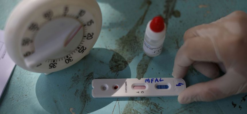 A health worker shows a test for the coronavirus disease (COVID-19), in the Bela Vista do Jaraqui, in the Conservation Unit Puranga Conquista along the Negro River banks, where Ribeirinhos (forest dwellers) live, amid the coronavirus disease (COVID-19) outbreak, in Manaus, Brazil, May 29, 2020. REUTERS/Bruno Kelly