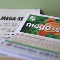 Bilhetes de aposta da mega-sena.