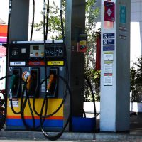 São Paulo - Posto de gasolina em Pinheiros.