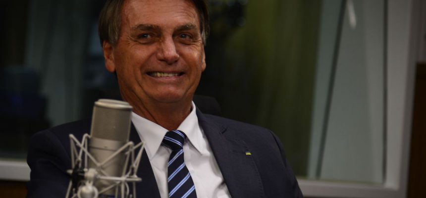 O presidente da República, Jair Bolsonaro, é entrevistado no programa A Voz do Brasil.