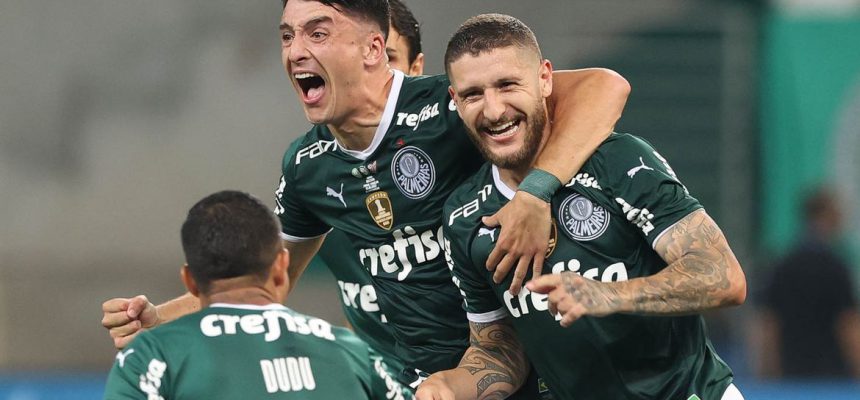 O jogador Zé Rafael, da SE Palmeiras, comemora seu gol contra a equipe do C Athletico Paranaense, durante partida válida pelas finais, volta, da Recopa Sul-Americana, na arena Allianz Parque. (Foto: Cesar Greco)