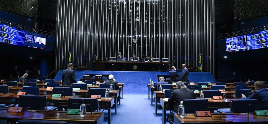 Plenário do Senado Federal durante sessão deliberativa ordinária semipresencial.