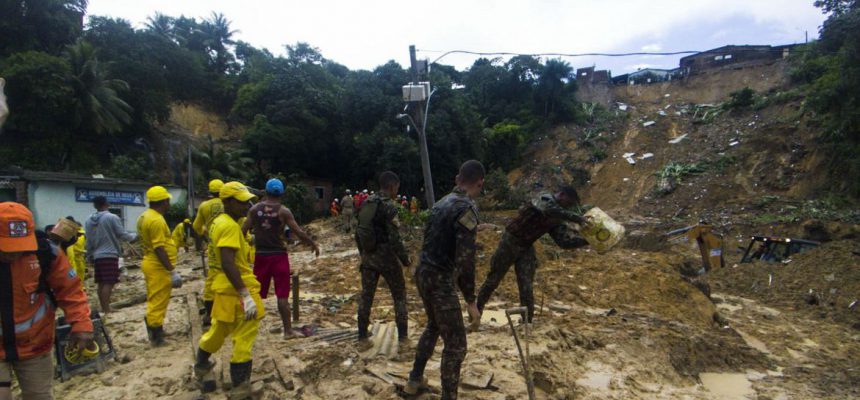 Bairro de Jardim Monteverde, região limítrofe entre Recife e Jaboatão dos Guararapes, atingido pelas fortes chuvas na Região Metropolitana do Recife