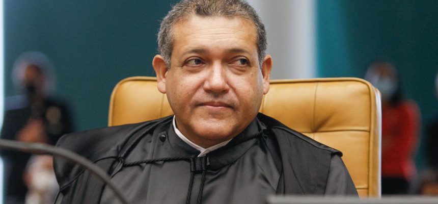 Ministro Nunes Marques durante sessão solene de posse no STF.