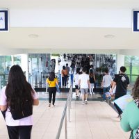 Participantes do Exame Nacional do Ensino Médio (Enem) 2021 fazem, neste domingo (28), segundo dia de avaliação, provas de matemática e de ciência da natureza.