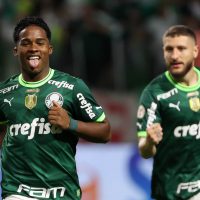 O jogador Endrick, da SE Palmeiras, comemora seu gol contra a equipe do América FC, durante partida válida pela trigésima sexta rodada, do Campeonato Brasileiro, Série A, na arena Allianz Parque. (Foto: Cesar Greco/Palmeiras/by Canon)