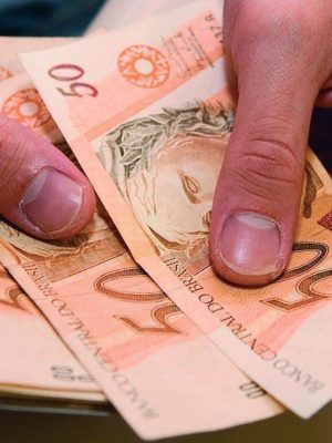 politica-bolsonaro-salario-minimo-r-998-r-1006-1764028041